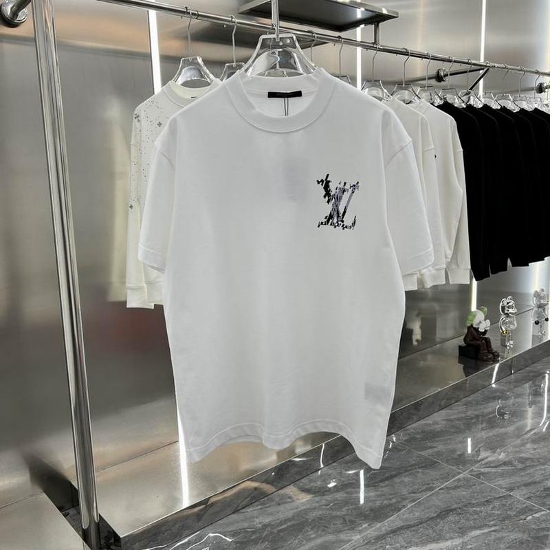 Louis Vuitton Men's T-shirts 235